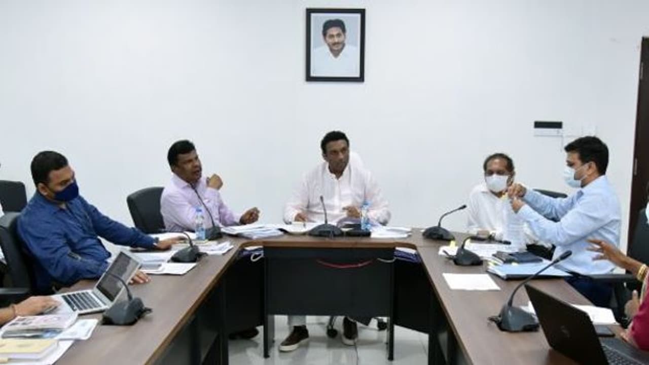 త్వరలోనే ప్రత్యేక లాజిస్టిక్ పాలసీ 2021...: పరిశ్రమల మంత్రి గౌతమ్ రెడ్డి ప్రకటన త్వరలోనే ప్రత్యేక లాజిస్టిక్ పాలసీ 2021...: పరిశ్రమల మంత్రి గౌతమ్ రెడ్డి ప్రకటన