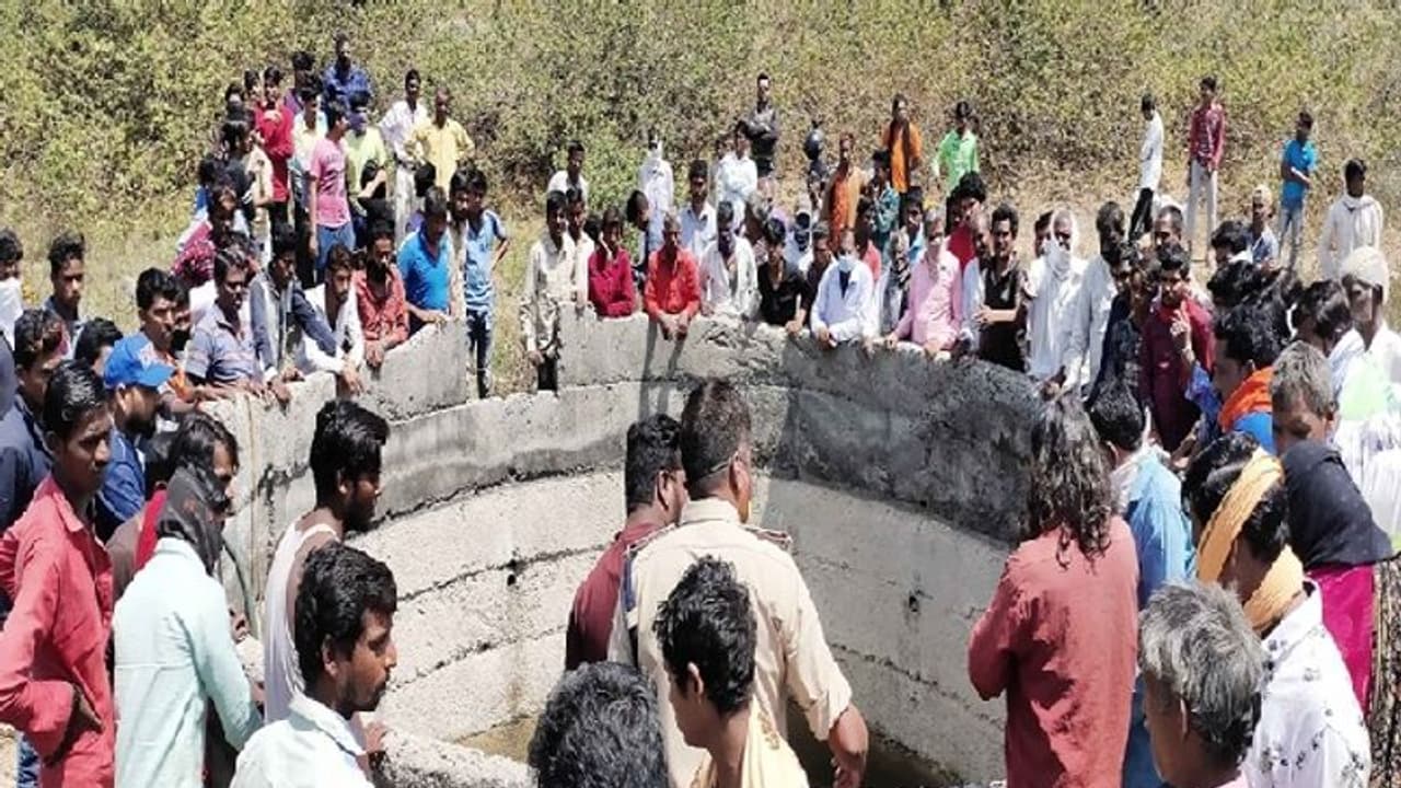 रातभर कुएं से आ रहीं थीं आवाजें, सुबह लोगों ने झांककर देखा तो हो गए शॉक्ड..बोले किसी चमत्कार से कम नहीं रातभर कुएं से आ रहीं थीं आवाजें, सुबह लोगों ने झांककर देखा तो हो गए शॉक्ड..बोले किसी चमत्कार से कम नहीं