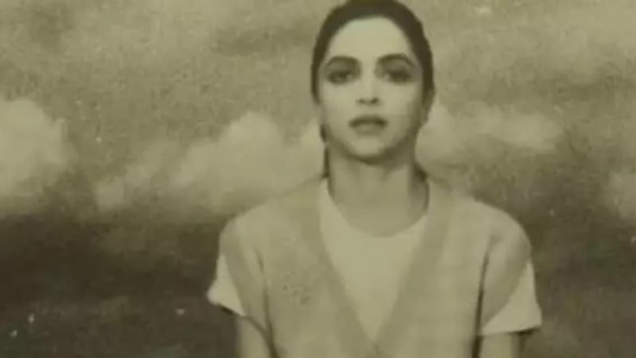 ഇതെന്തു സംഭവം?, ദീപിക പദുക്കോണിന്റെ വീഡിയോ ചര്ച്ചയാകുന്നു ഇതെന്തു സംഭവം?, ദീപിക പദുക്കോണിന്റെ വീഡിയോ ചര്ച്ചയാകുന്നു