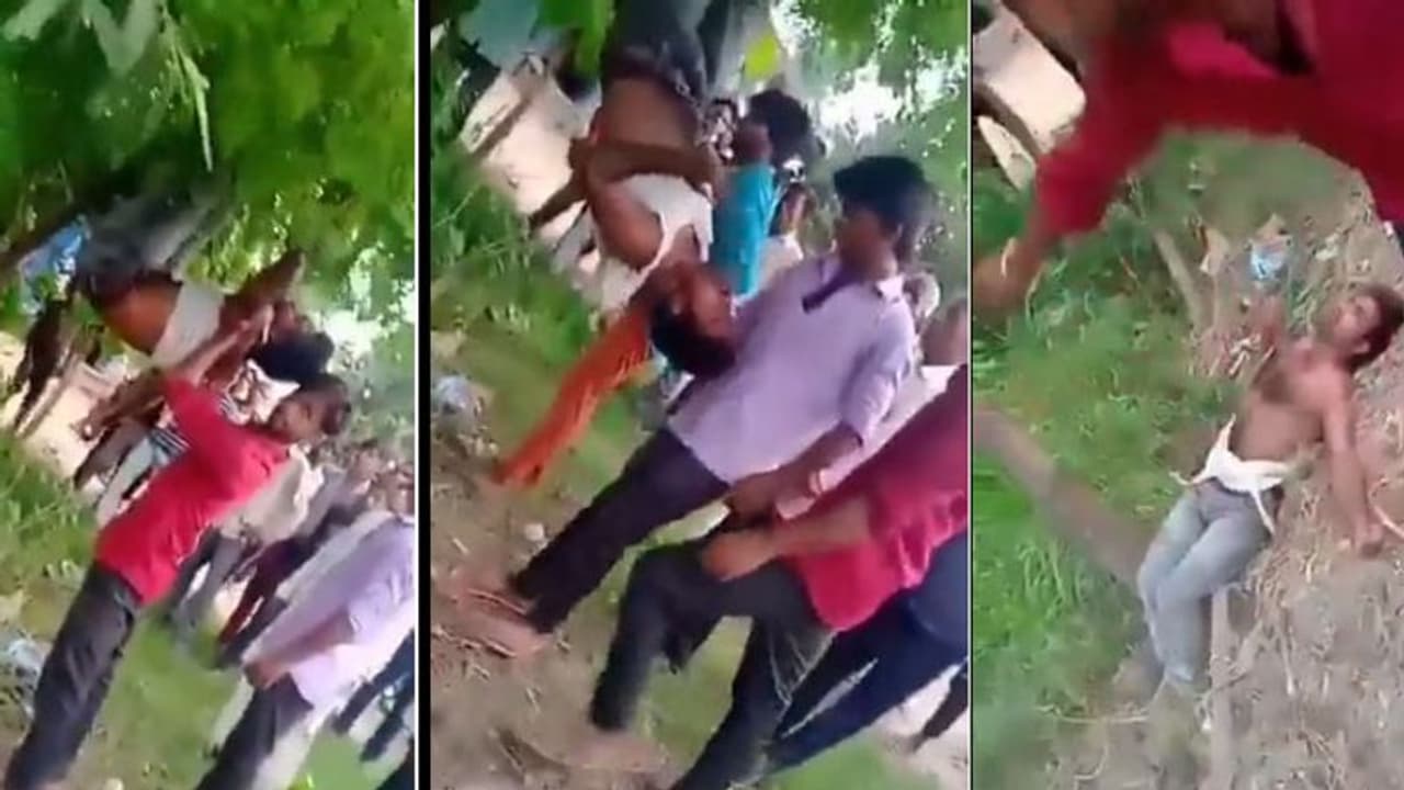 मौसेरे भाई ने किया प्यार, पेड़ से उल्टा लटकाकर पड़ी तालिबानी मार, देखें सजा का शॉकिंग वीडियो मौसेरे भाई ने किया प्यार, पेड़ से उल्टा लटकाकर पड़ी तालिबानी मार, देखें सजा का शॉकिंग वीडियो