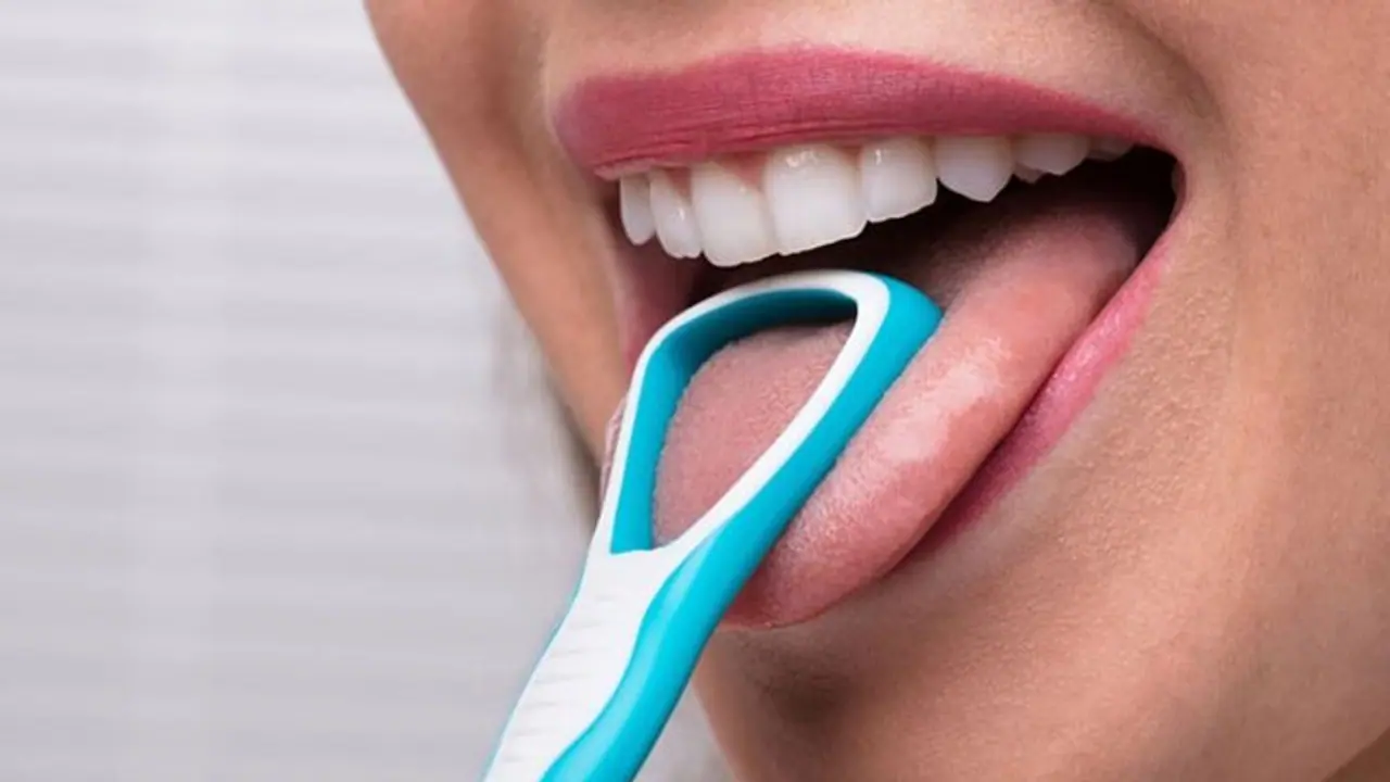 പതിവായി നാവ് വടിക്കുന്നത് കൊണ്ടുള്ള അഞ്ച് ആരോഗ്യഗുണങ്ങള്‍...