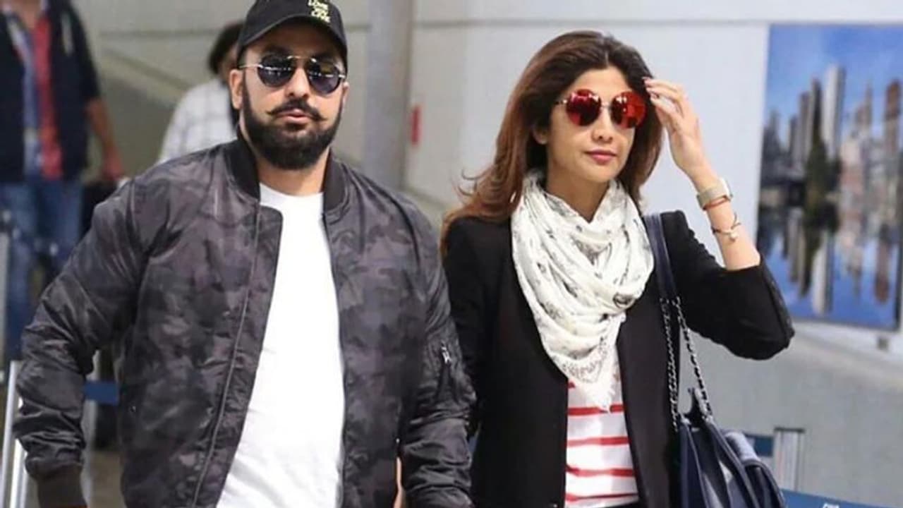 Pornography Case: शिल्पा शेट्टी के पति की जमानत याचिका पर होगी सुनवाई, 14 दिन की हिरासत में है राज कुंद्रा Pornography Case: शिल्पा शेट्टी के पति की जमानत याचिका पर होगी सुनवाई, 14 दिन की हिरासत में है राज कुंद्रा