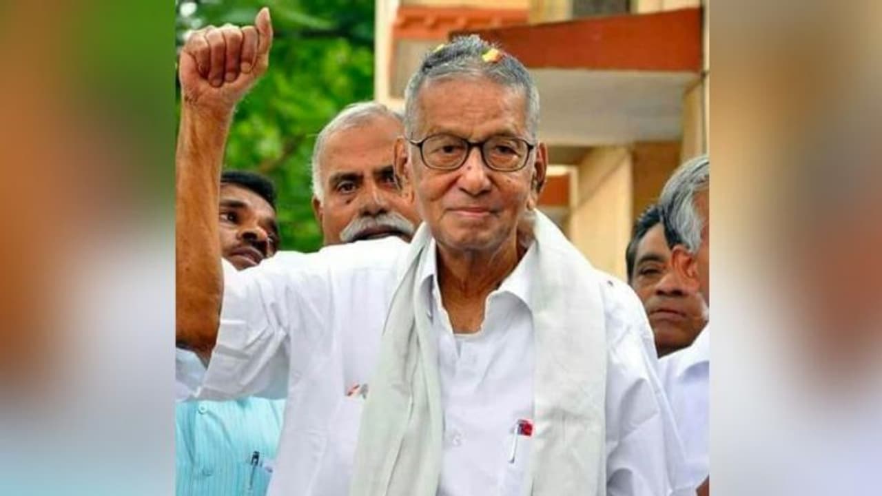 ரியல் கம்யூனிஸ்ட் லீடர்னா இதுதாங்க.. விருது தொகை 10 லட்சத்தை கொரோனா நிதிக்கு அறிவித்த தோழர் சங்கரய்யா. ரியல் கம்யூனிஸ்ட் லீடர்னா இதுதாங்க.. விருது தொகை 10 லட்சத்தை கொரோனா நிதிக்கு அறிவித்த தோழர் சங்கரய்யா.