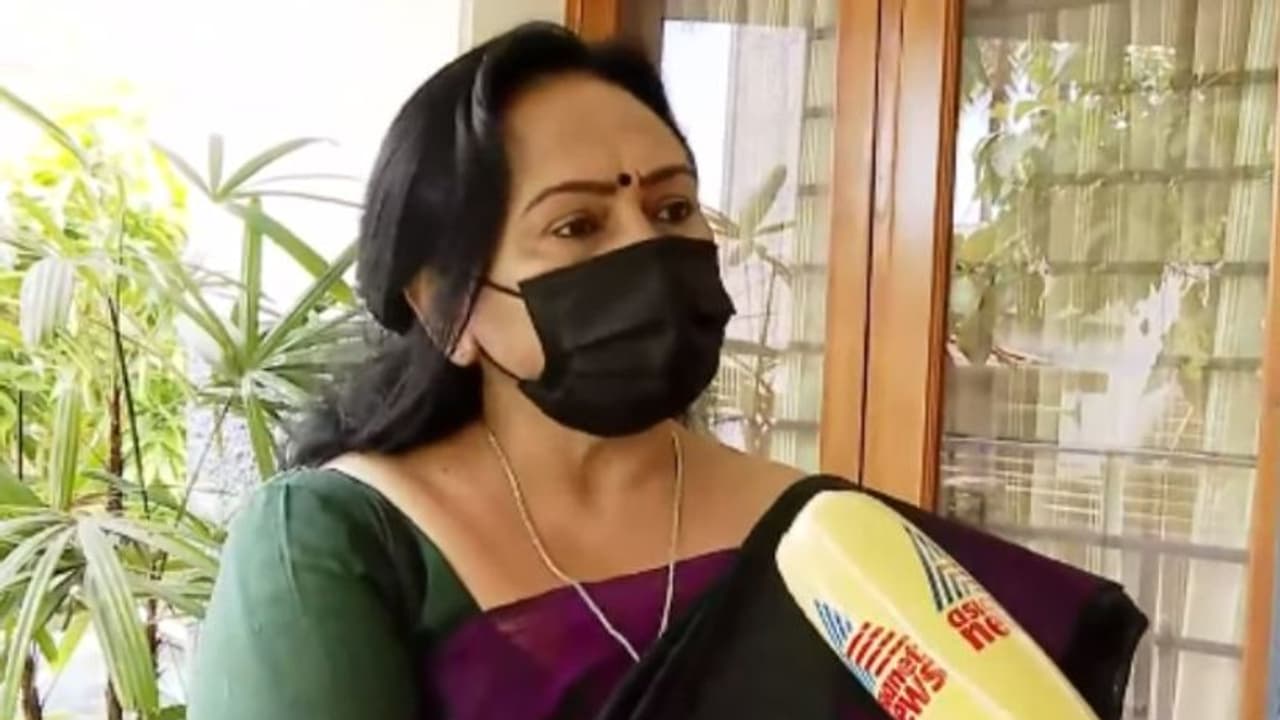 നിയമസഭാ കൈയ്യാങ്കളി കേസ്: തിരിച്ചടി മുൻപേ പ്രവചിച്ച് സർക്കാർ അഭിഭാഷക, തുരത്തിയോടിച്ച് സർക്കാർ നിയമസഭാ കൈയ്യാങ്കളി കേസ്: തിരിച്ചടി മുൻപേ പ്രവചിച്ച് സർക്കാർ അഭിഭാഷക, തുരത്തിയോടിച്ച് സർക്കാർ