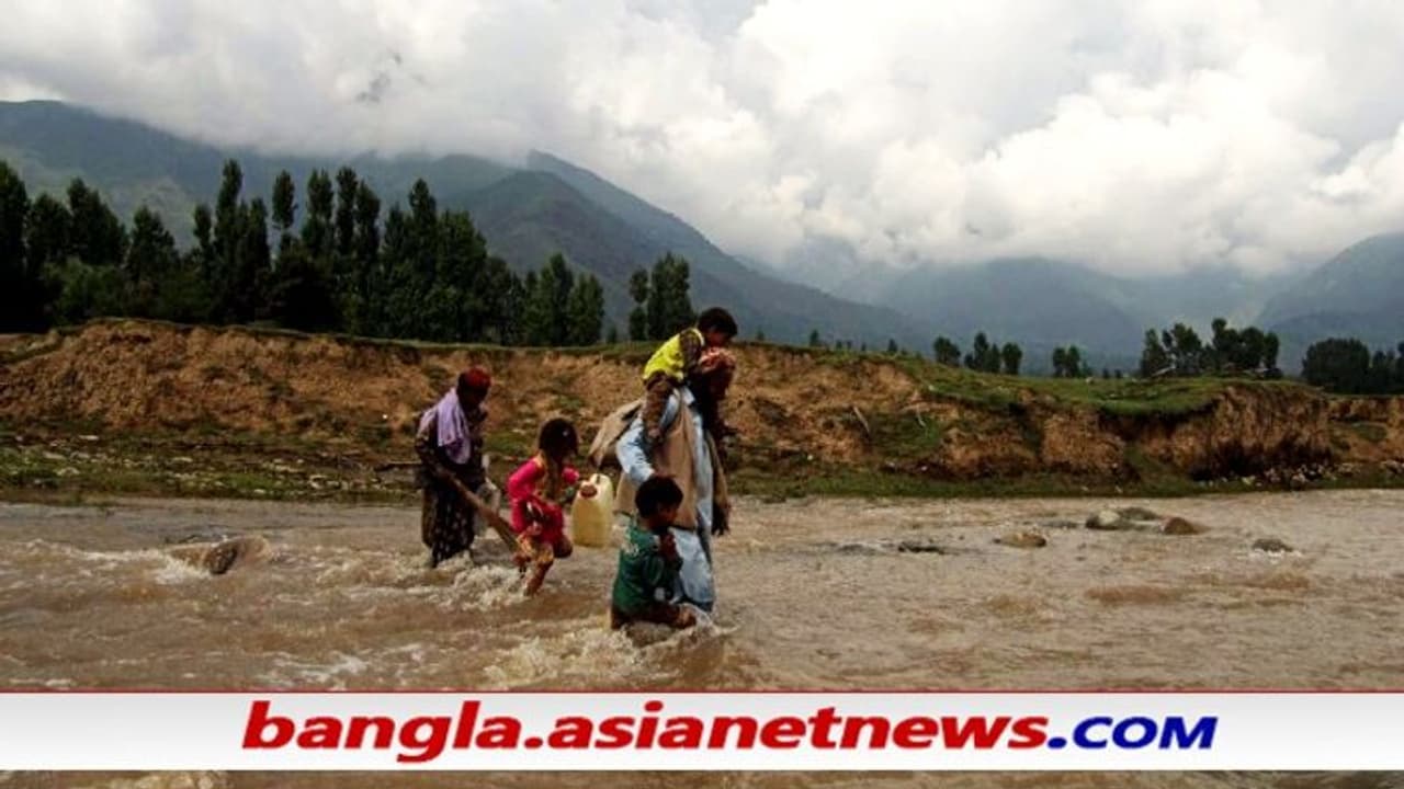 উদ্ধার ৭টি মৃতদেহ, ঘুমের মধ্যেই ভেসে গেলেন ৩০ ৪০ জন হড়পা বানে বিধ্বস্ত কাশ্মীরি গ্রাম উদ্ধার ৭টি মৃতদেহ, ঘুমের মধ্যেই ভেসে গেলেন ৩০ ৪০ জন হড়পা বানে বিধ্বস্ত কাশ্মীরি গ্রাম