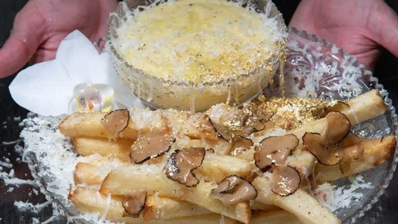 यहां मिल रहा दुनिया का सबसे महंगा फ्रेंच फ्राइज, कीमत 14,800 रुपए, जानें क्या है खास? यहां मिल रहा दुनिया का सबसे महंगा फ्रेंच फ्राइज, कीमत 14,800 रुपए, जानें क्या है खास?