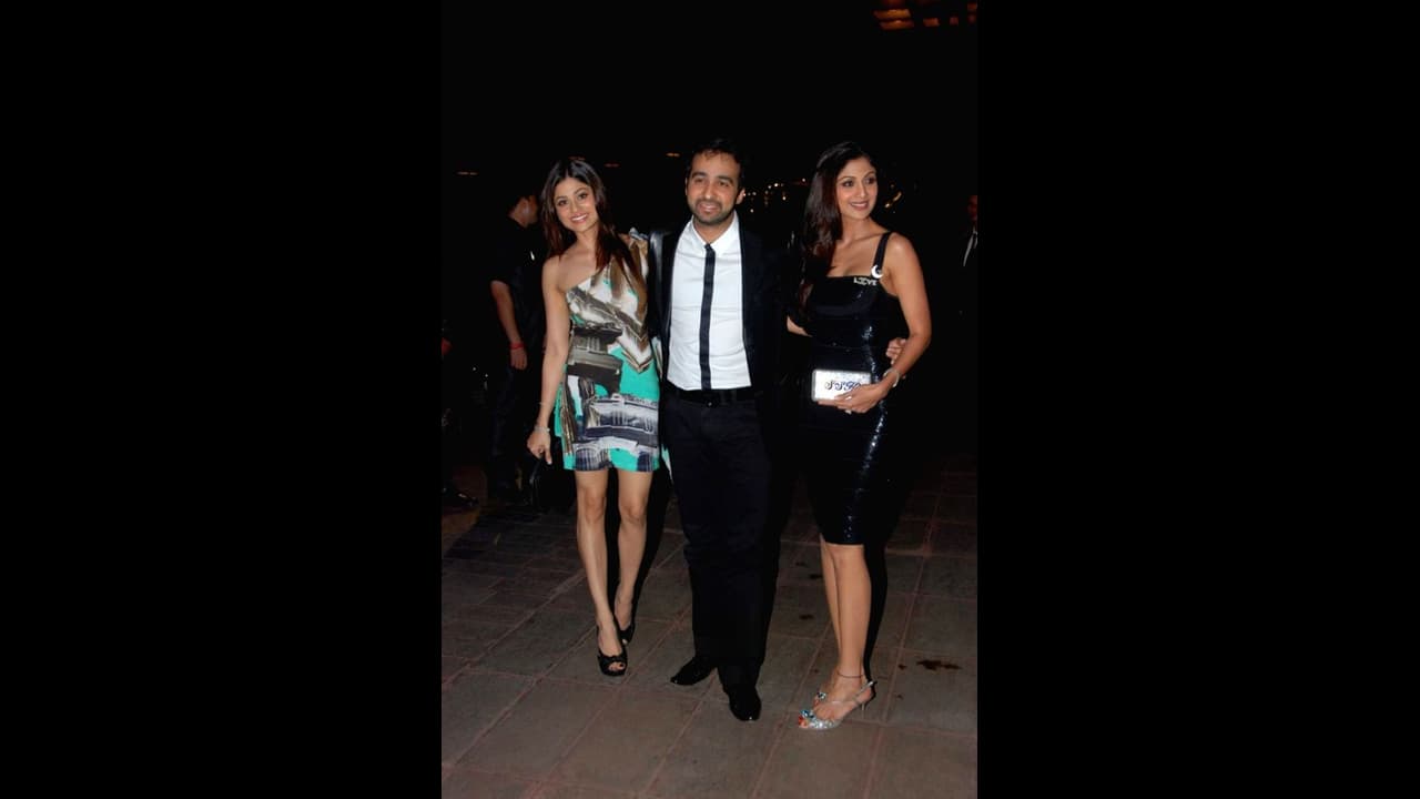 पोर्नाेग्राफी केसः राजकुंद्रा, शिल्पा शेट्टी और वियान कंपनी पर SEBI ने किया जुर्माना पोर्नाेग्राफी केसः राजकुंद्रा, शिल्पा शेट्टी और वियान कंपनी पर SEBI ने किया जुर्माना