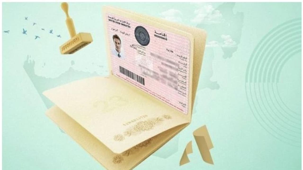 യുഎഇയില് പരീക്ഷകളില് മികച്ച വിജയം നേടിയ വിദ്യാര്ത്ഥികള്ക്ക് ഗോള്ഡന് വിസ അനുവദിച്ചു യുഎഇയില് പരീക്ഷകളില് മികച്ച വിജയം നേടിയ വിദ്യാര്ത്ഥികള്ക്ക് ഗോള്ഡന് വിസ അനുവദിച്ചു