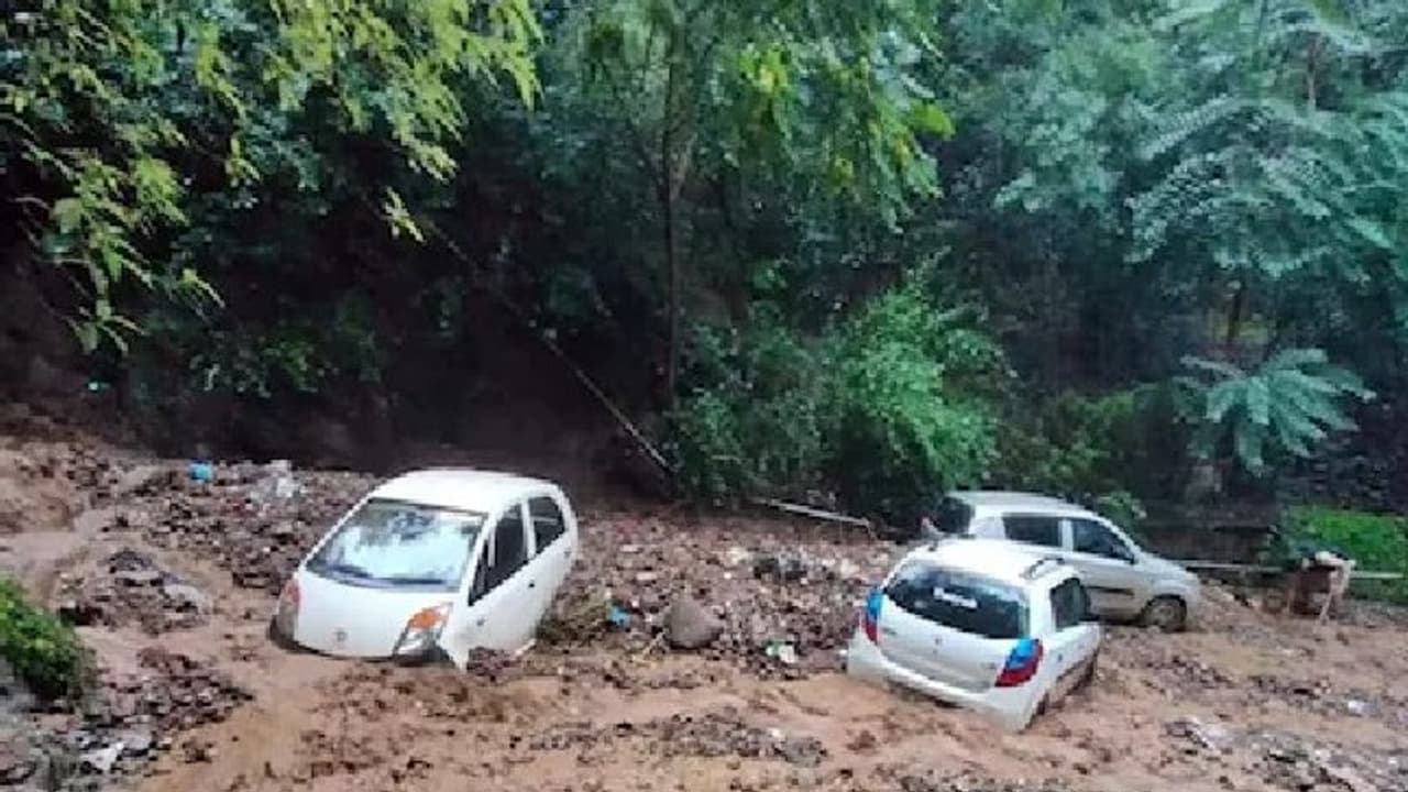 ಕಾಶ್ಮೀರ, ಹಿಮಾಚಲ: ಮೇಘಸ್ಫೋಟಕ್ಕೆ 17 ಬಲಿ! ಕಾಶ್ಮೀರ, ಹಿಮಾಚಲ: ಮೇಘಸ್ಫೋಟಕ್ಕೆ 17 ಬಲಿ!