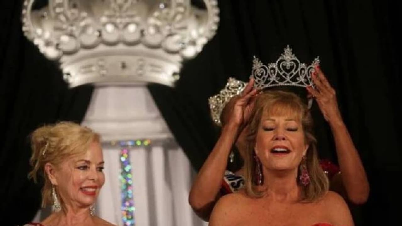 പ്രായമൊക്കെ വെറും നമ്പറല്ലേ; മിസ് ടെക്സാസ് സീനിയര് കിരീടമണിഞ്ഞ് അറുപത്തിമൂന്നുകാരി പ്രായമൊക്കെ വെറും നമ്പറല്ലേ; മിസ് ടെക്സാസ് സീനിയര് കിരീടമണിഞ്ഞ് അറുപത്തിമൂന്നുകാരി