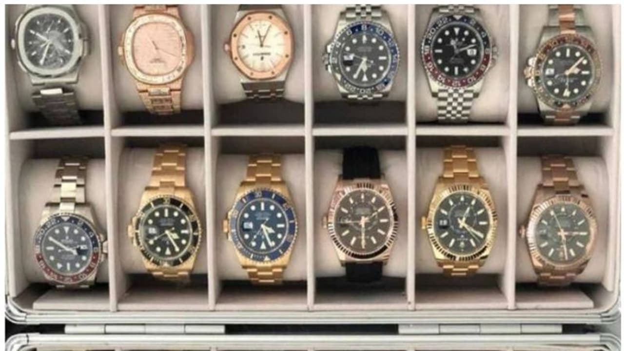 ഒരു കോടിയിലേറെ ദിര്ഹത്തിന്റെ കവര്ച്ച നടത്തിയ സംഘത്തെ മണിക്കൂറുകള്ക്കുള്ളില് പിടികൂടി ദുബൈ പൊലീസ് ഒരു കോടിയിലേറെ ദിര്ഹത്തിന്റെ കവര്ച്ച നടത്തിയ സംഘത്തെ മണിക്കൂറുകള്ക്കുള്ളില് പിടികൂടി ദുബൈ പൊലീസ്