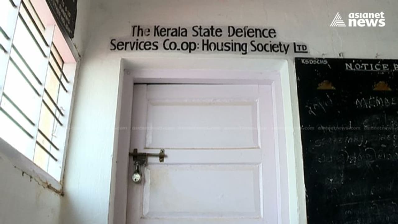 വിമുക്ത ഭടന്മാരുടെ സഹകരണ സംഘത്തിൽ വൻ സാമ്പത്തിക തട്ടിപ്പ്; കടം വാങ്ങാൻ ഈട് നൽകിയ ആധാരം വേറെ ബാങ്കിൽ പണയം വച്ചു വിമുക്ത ഭടന്മാരുടെ സഹകരണ സംഘത്തിൽ വൻ സാമ്പത്തിക തട്ടിപ്പ്; കടം വാങ്ങാൻ ഈട് നൽകിയ ആധാരം വേറെ ബാങ്കിൽ പണയം വച്ചു