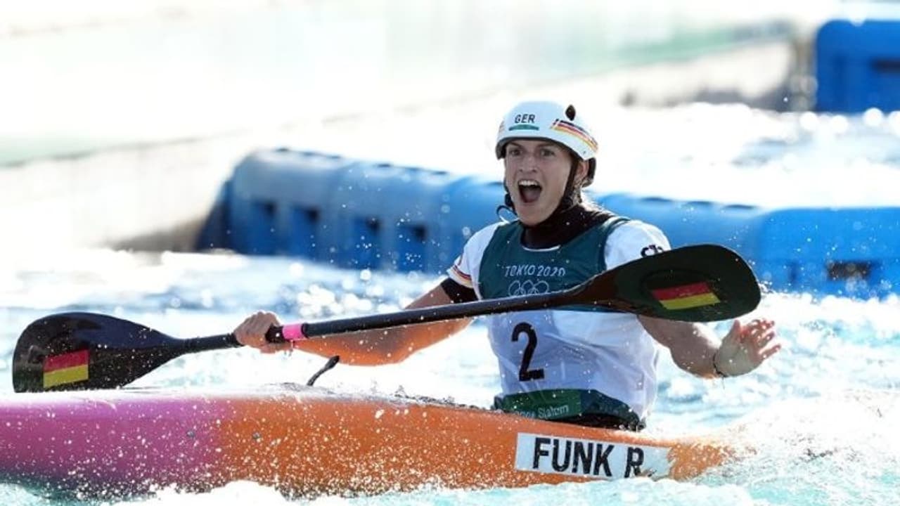 ആദ്യം തുഴയെറിഞ്ഞത് ദുരിതകയങ്ങളില്; കനോയിങ്ങിലെ സ്വര്ണം റിക്കാര്ഡയ്ക്ക് വെറും മെഡലല്ല ആദ്യം തുഴയെറിഞ്ഞത് ദുരിതകയങ്ങളില്; കനോയിങ്ങിലെ സ്വര്ണം റിക്കാര്ഡയ്ക്ക് വെറും മെഡലല്ല