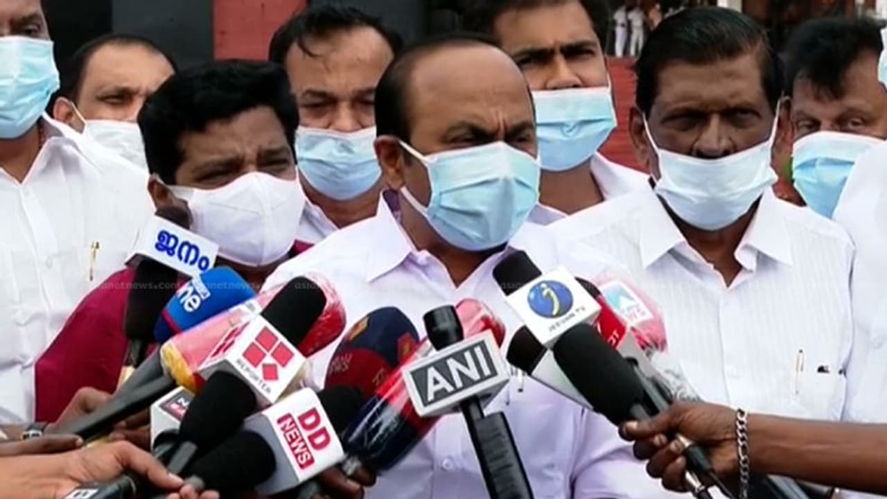 Shan Babu Murder : ഗുണ്ടകളെ നിലയ്ക്ക് നിര്ക്കാന് ആഭ്യന്തര വകുപ്പിനാകുന്നില്ല; സര്ക്കാരിനെതിരെ വി ഡി സതീശൻ Shan Babu Murder : ഗുണ്ടകളെ നിലയ്ക്ക് നിര്ക്കാന് ആഭ്യന്തര വകുപ്പിനാകുന്നില്ല; സര്ക്കാരിനെതിരെ വി ഡി സതീശൻ