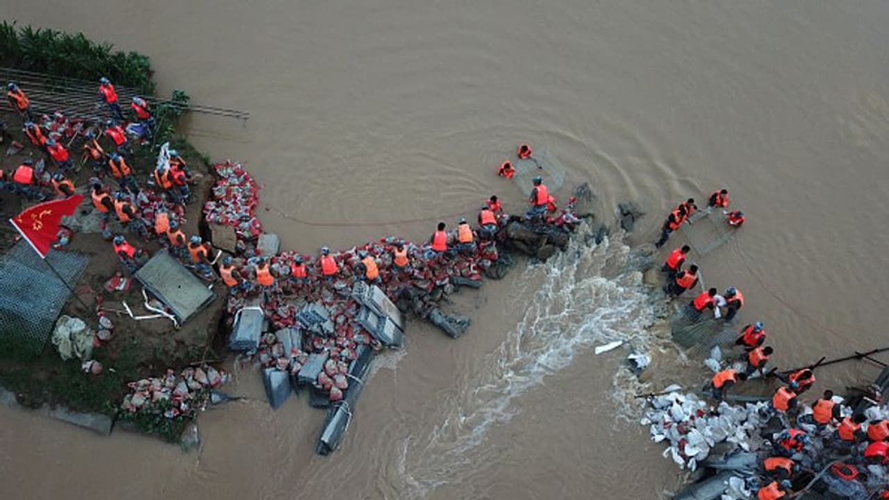 Flood Situation: বন্যা পরিস্থিতি দক্ষিণবঙ্গে, খানাকুলে উদ্ধারকাজে নেমেছে বায়ুসেনা