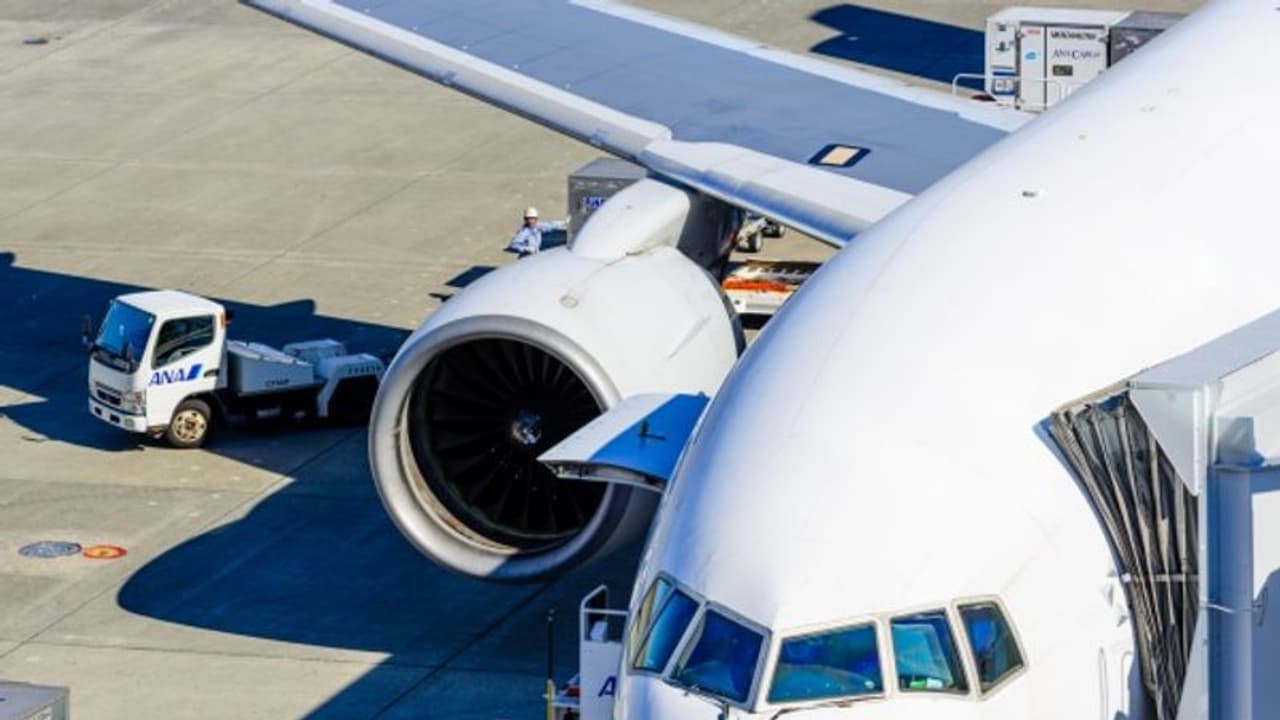 చైనాకు అమెరికా కౌంటర్.. 44 విమానాలను సస్పెండ్ చేస్తూ నిర్ణయం చైనాకు అమెరికా కౌంటర్.. 44 విమానాలను సస్పెండ్ చేస్తూ నిర్ణయం