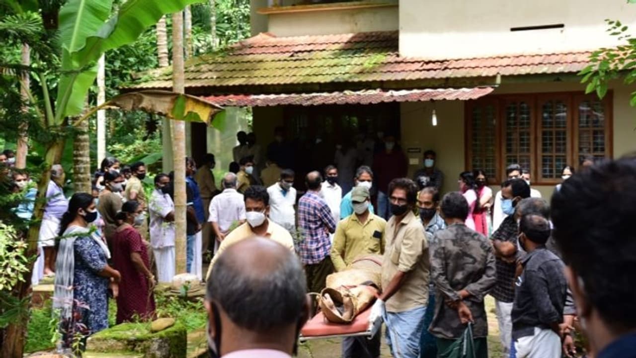 കോഴിക്കോട് മേപ്പയൂരിൽ വിരമിച്ച അധ്യാപക ദമ്പതികൾ മരിച്ച നിലയിൽ: ആത്മഹത്യയെന്ന് സംശയം കോഴിക്കോട് മേപ്പയൂരിൽ വിരമിച്ച അധ്യാപക ദമ്പതികൾ മരിച്ച നിലയിൽ: ആത്മഹത്യയെന്ന് സംശയം
