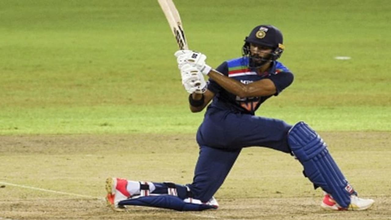 മൂന്ന് മാച്ചില് ഒരു സെഞ്ചുറി, രണ്ട് ഫിഫ്റ്റി; ടീം ഇന്ത്യയില് കാലുറപ്പിക്കാന് മറ്റൊരു യുവ ബാറ്റര് കൂടി മൂന്ന് മാച്ചില് ഒരു സെഞ്ചുറി, രണ്ട് ഫിഫ്റ്റി; ടീം ഇന്ത്യയില് കാലുറപ്പിക്കാന് മറ്റൊരു യുവ ബാറ്റര് കൂടി