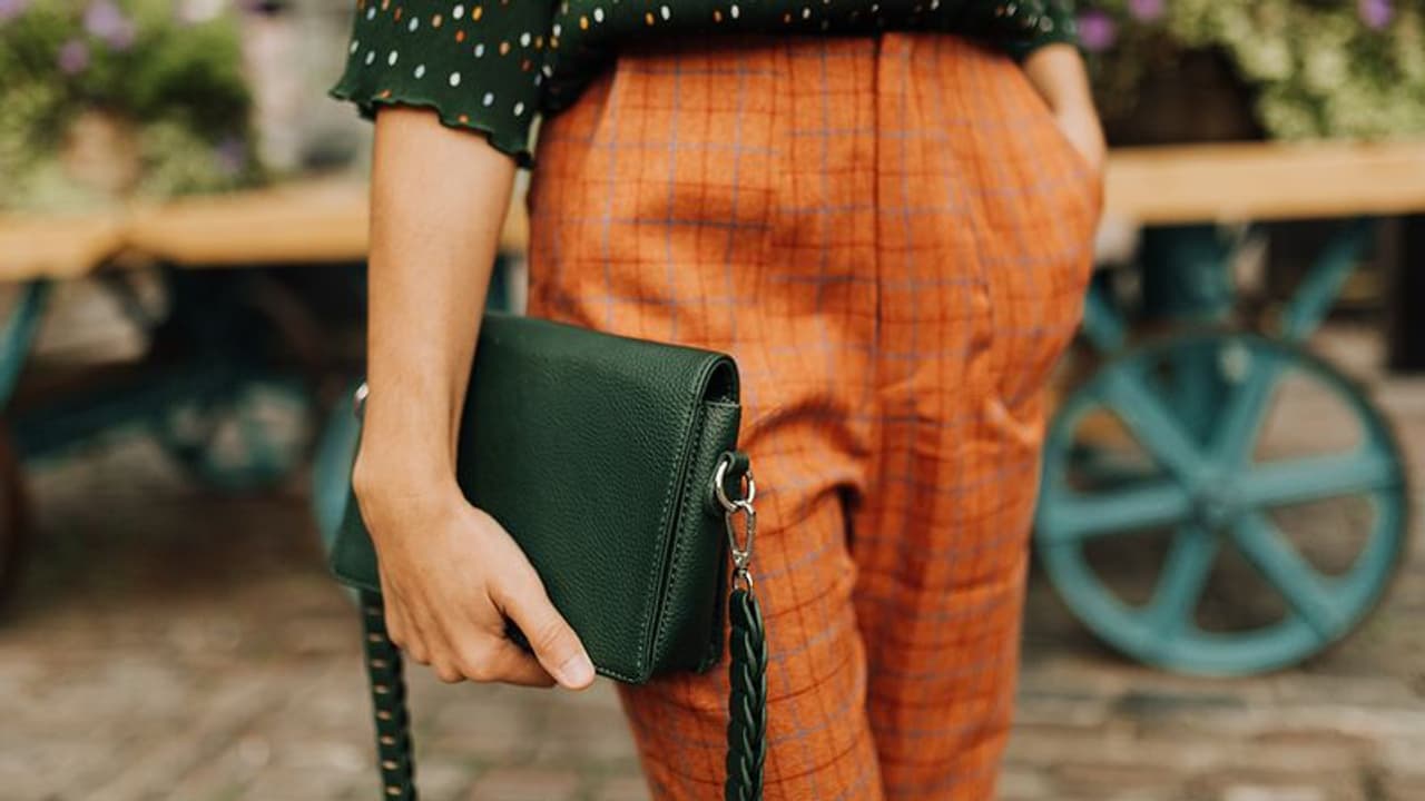 পার্স কিংবা সাইড ব্যাগে ভুলেও রাখবেন না এই কটি জিনিস, হতে পারে আর্থিক ক্ষতি পার্স কিংবা সাইড ব্যাগে ভুলেও রাখবেন না এই কটি জিনিস, হতে পারে আর্থিক ক্ষতি