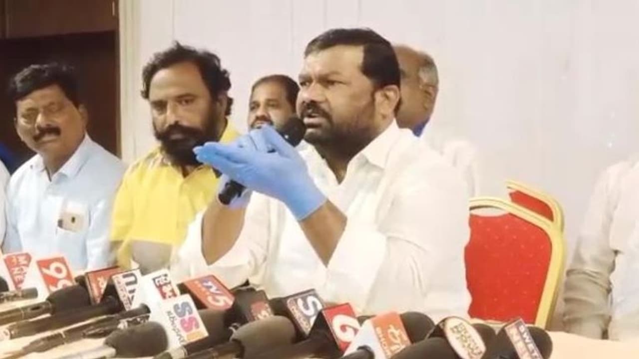 Huzurabad Bypoll: ఈటల రాజేందర్ పై గజ్జెల కాంతం సీరియస్... సంచలన ఆరోపణలు Huzurabad Bypoll: ఈటల రాజేందర్ పై గజ్జెల కాంతం సీరియస్... సంచలన ఆరోపణలు