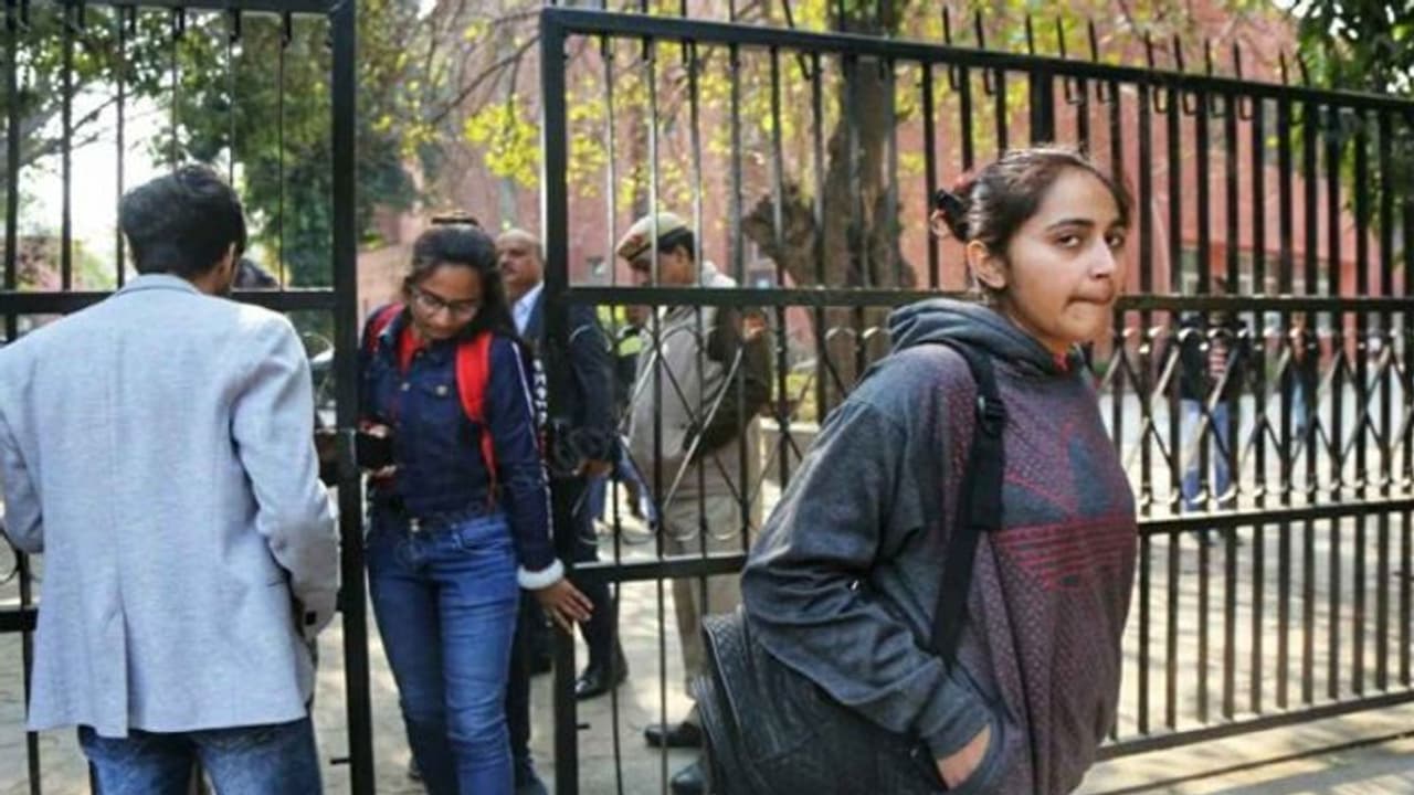 पढ़ाई बीच में छूटने पर भी मिलेगा सर्टिफिकेट, क्या है सरकार की Academic Bank of Credit, जिससे पढ़ाई होगी आसान पढ़ाई बीच में छूटने पर भी मिलेगा सर्टिफिकेट, क्या है सरकार की Academic Bank of Credit, जिससे पढ़ाई होगी आसान