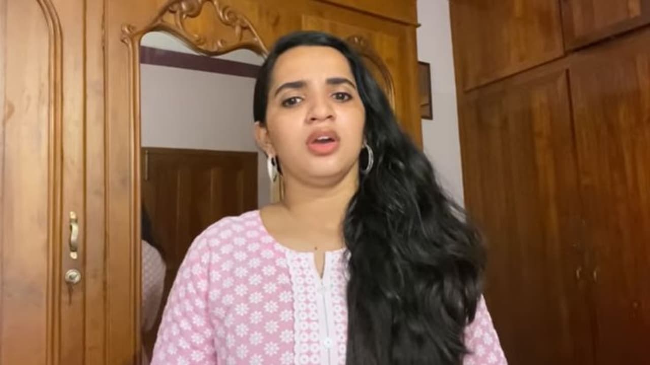 'ഇന്ദുലേഖ' ഇനിയില്ല; സങ്കടവാർത്ത പങ്കുവച്ച് മാളവിക 'ഇന്ദുലേഖ' ഇനിയില്ല; സങ്കടവാർത്ത പങ്കുവച്ച് മാളവിക