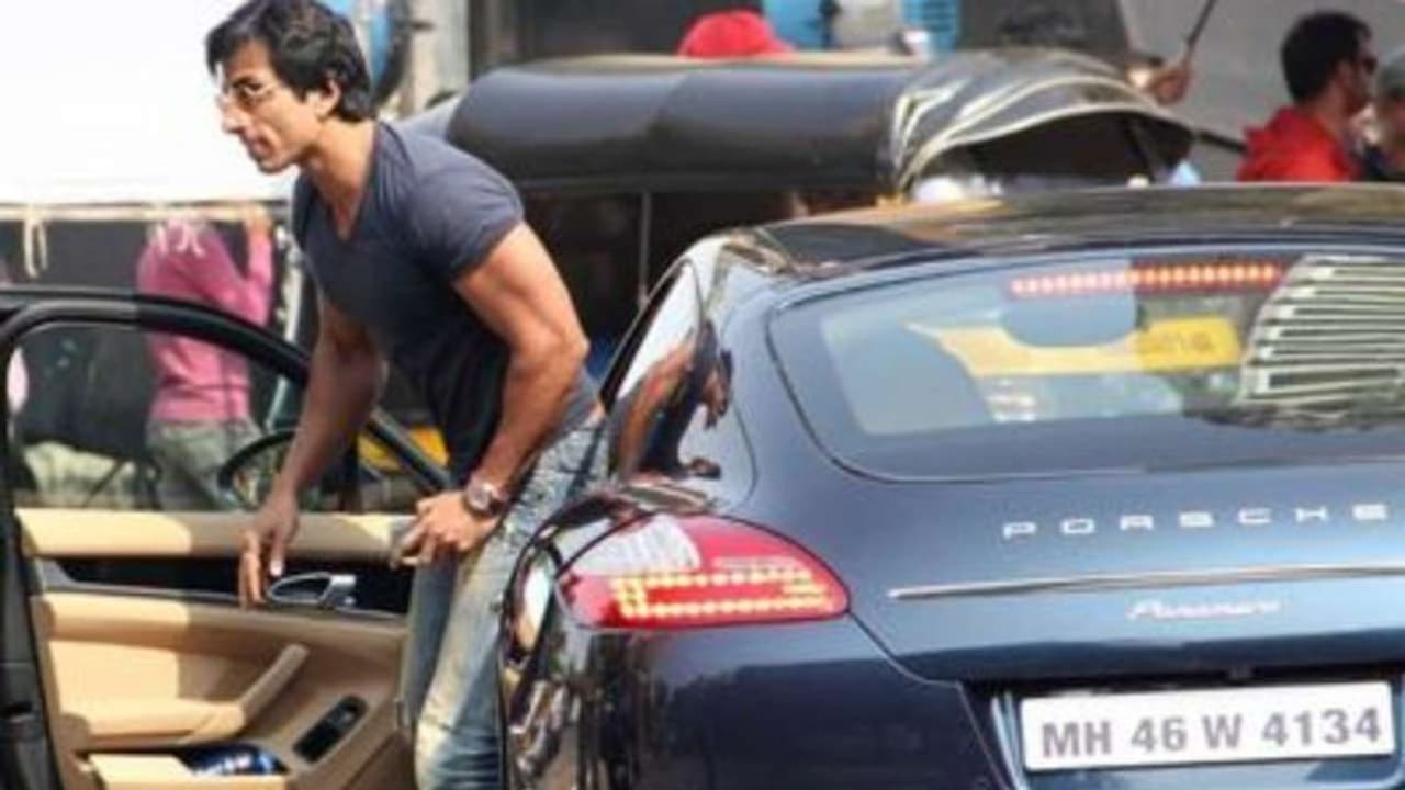 Punjab Election ಸೋನು ಸೂದ್ ಮತಗಟ್ಟೆ ಪ್ರವೇಶ ನಿರಾಕರಿಸಿದ ಪಂಜಾಬ್ ಪೊಲೀಸ್, ಕಾರು ಸೀಝ್! Punjab Election ಸೋನು ಸೂದ್ ಮತಗಟ್ಟೆ ಪ್ರವೇಶ ನಿರಾಕರಿಸಿದ ಪಂಜಾಬ್ ಪೊಲೀಸ್, ಕಾರು ಸೀಝ್!