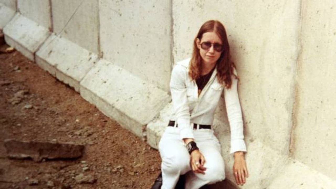 ബെർലിൻ മതിലിനെ പ്രണയിച്ച് വിവാഹം കഴിച്ച സ്ത്രീ, മതിൽ തകർന്നപ്പോഴവൾ പറഞ്ഞു, 'ഇനി ഞാൻ വിധവയാണ്'