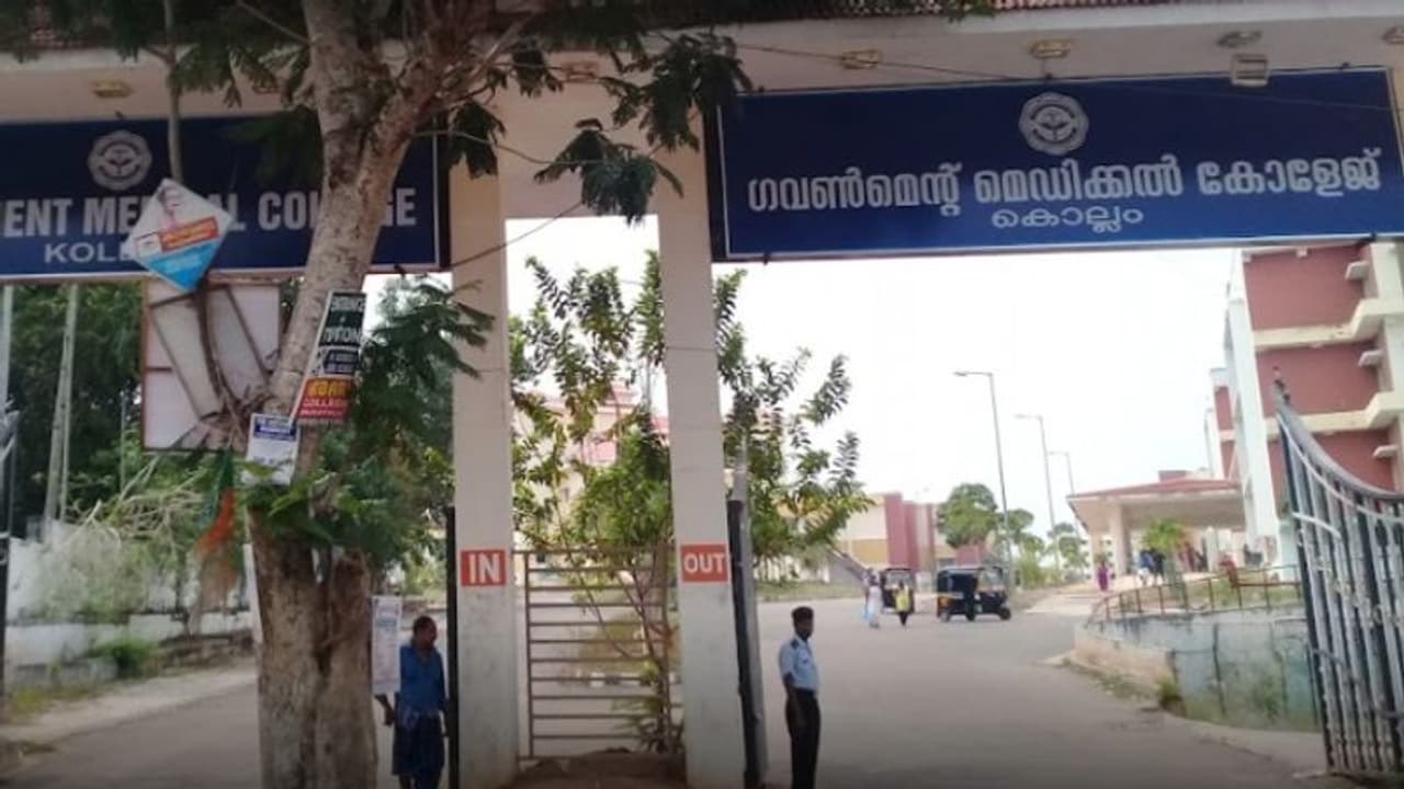 പ്രകൃതിക്ഷോഭം കണക്കിലെടുത്ത് മെഡിക്കൽ കോളേജ് ഡോക്ടർമാരുടെ സമരപരിപാടികൾ നീട്ടിവച്ചു പ്രകൃതിക്ഷോഭം കണക്കിലെടുത്ത് മെഡിക്കൽ കോളേജ് ഡോക്ടർമാരുടെ സമരപരിപാടികൾ നീട്ടിവച്ചു