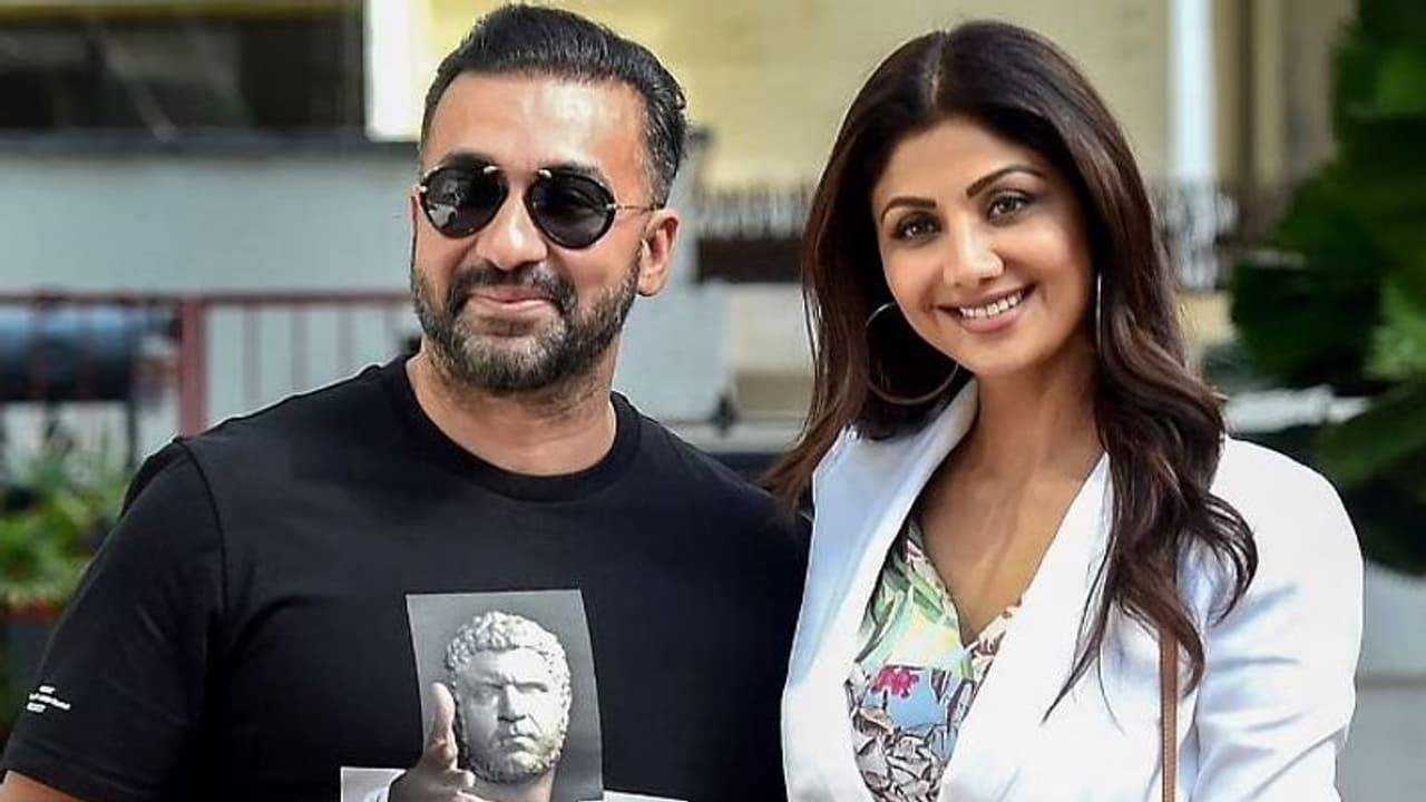 బాలీవుడ్ నటి శిల్పాశెట్టికి హైకోర్టు షాక్..!