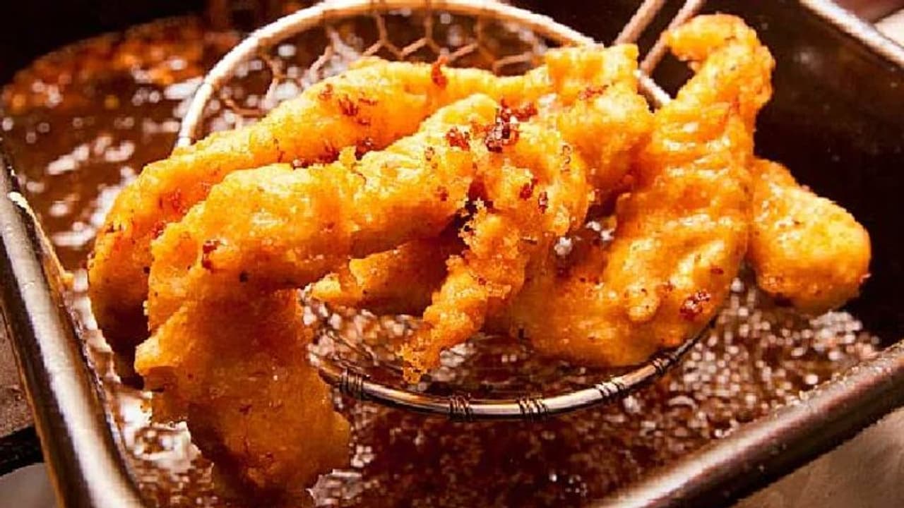 മഴക്കാലത്ത് ഒഴിവാക്കേണ്ട നാല് തരം ഭക്ഷണങ്ങള്‍; കഴിക്കേണ്ട ചിലതും