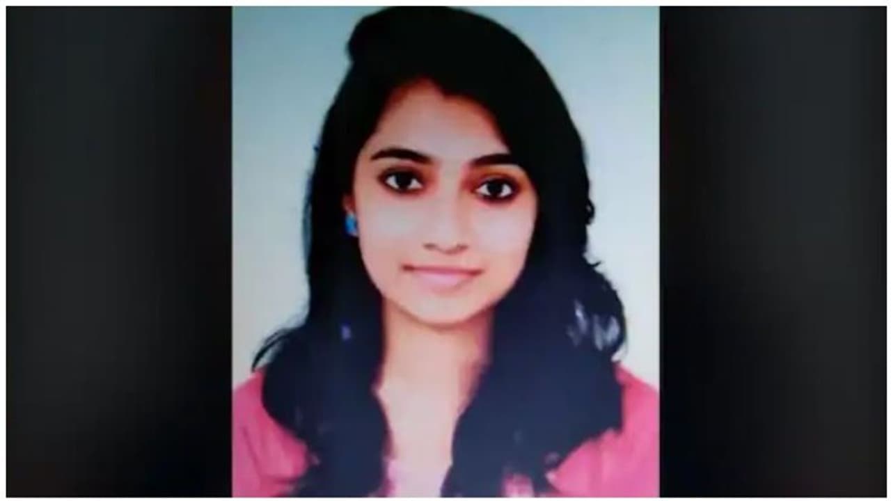 কেরালায় ডেন্টাল কলেজের ছাত্রীকে গুলি করে হত্যা, পরে আত্মঘাতী অভিযুক্ত কেরালায় ডেন্টাল কলেজের ছাত্রীকে গুলি করে হত্যা, পরে আত্মঘাতী অভিযুক্ত