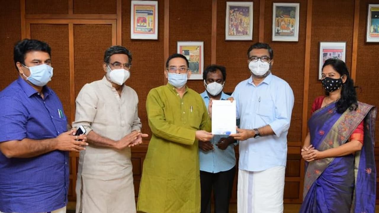 കാർട്ടൂണിസ്റ്റ് ശങ്കറിന്റെ ജീവിതകഥ പ്രകാശനം ചെയ്തു