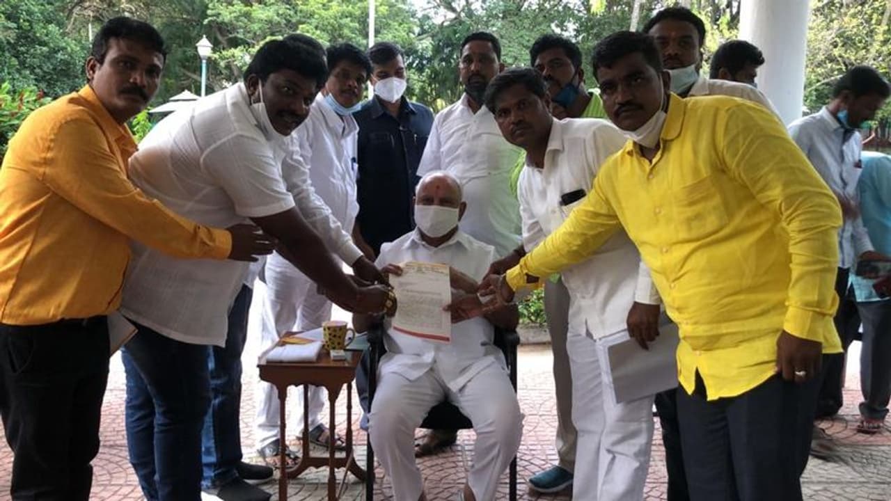 ಬೈ ಎಲೆಕ್ಷನ್ನಲ್ಲಿ ಕೊಟ್ಟ ಮಾತು ಉಳಿಸಿಕೊಳ್ಳುವಂತೆ ಸುನೀಲ್ ವಲ್ಯಾಪುರೆ ಬೆಂಬಲಿಗರ ಆಗ್ರಹ ಬೈ ಎಲೆಕ್ಷನ್ನಲ್ಲಿ ಕೊಟ್ಟ ಮಾತು ಉಳಿಸಿಕೊಳ್ಳುವಂತೆ ಸುನೀಲ್ ವಲ್ಯಾಪುರೆ ಬೆಂಬಲಿಗರ ಆಗ್ರಹ