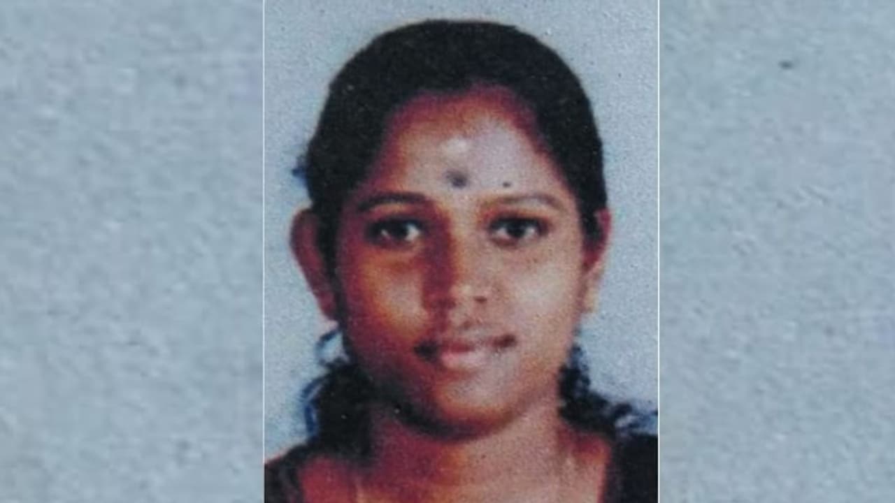 ചേർത്തലയിൽ വാടകവീട്ടിൽ താമസിച്ചുവന്ന യുവതിയെ തൂങ്ങിമരിച്ച നിലയിൽ കണ്ടെത്തി ചേർത്തലയിൽ വാടകവീട്ടിൽ താമസിച്ചുവന്ന യുവതിയെ തൂങ്ങിമരിച്ച നിലയിൽ കണ്ടെത്തി