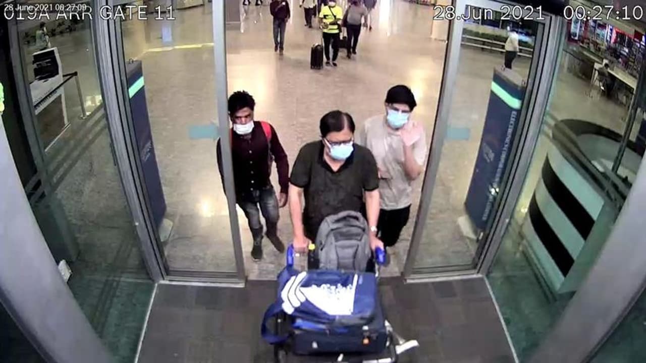 ಬೆಂಗಳೂರು; ಒಂದೇ ದಿನ 19 ಕಡೆ ಸರಗಳ್ಳತ ಮಾಡಿದ್ದ ಶಾಮ್ಲಿ ಗ್ಯಾಂಗ್ ಅರೆಸ್ಟ್! ಬೆಂಗಳೂರು; ಒಂದೇ ದಿನ 19 ಕಡೆ ಸರಗಳ್ಳತ ಮಾಡಿದ್ದ ಶಾಮ್ಲಿ ಗ್ಯಾಂಗ್ ಅರೆಸ್ಟ್!