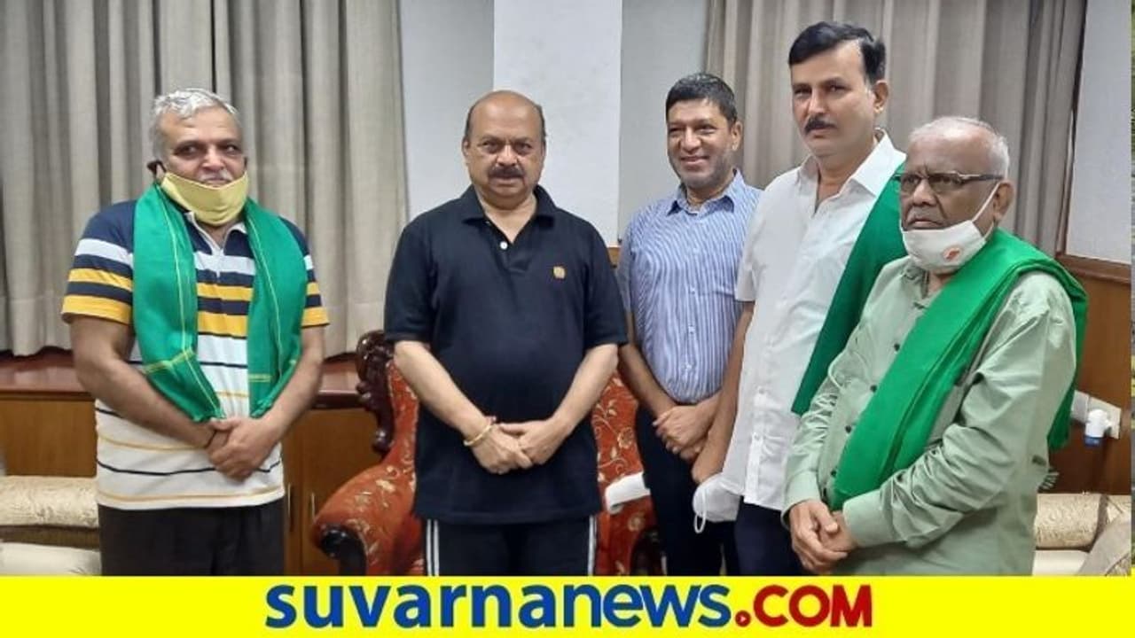 ಸಿಎಂ ಭೇಟಿ ಮಾಡಿದ ಕುರುಬೂರು : ರೈತ ಸಮಸ್ಯೆಗಳ ಮನವರಿಕೆ ಸಿಎಂ ಭೇಟಿ ಮಾಡಿದ ಕುರುಬೂರು : ರೈತ ಸಮಸ್ಯೆಗಳ ಮನವರಿಕೆ