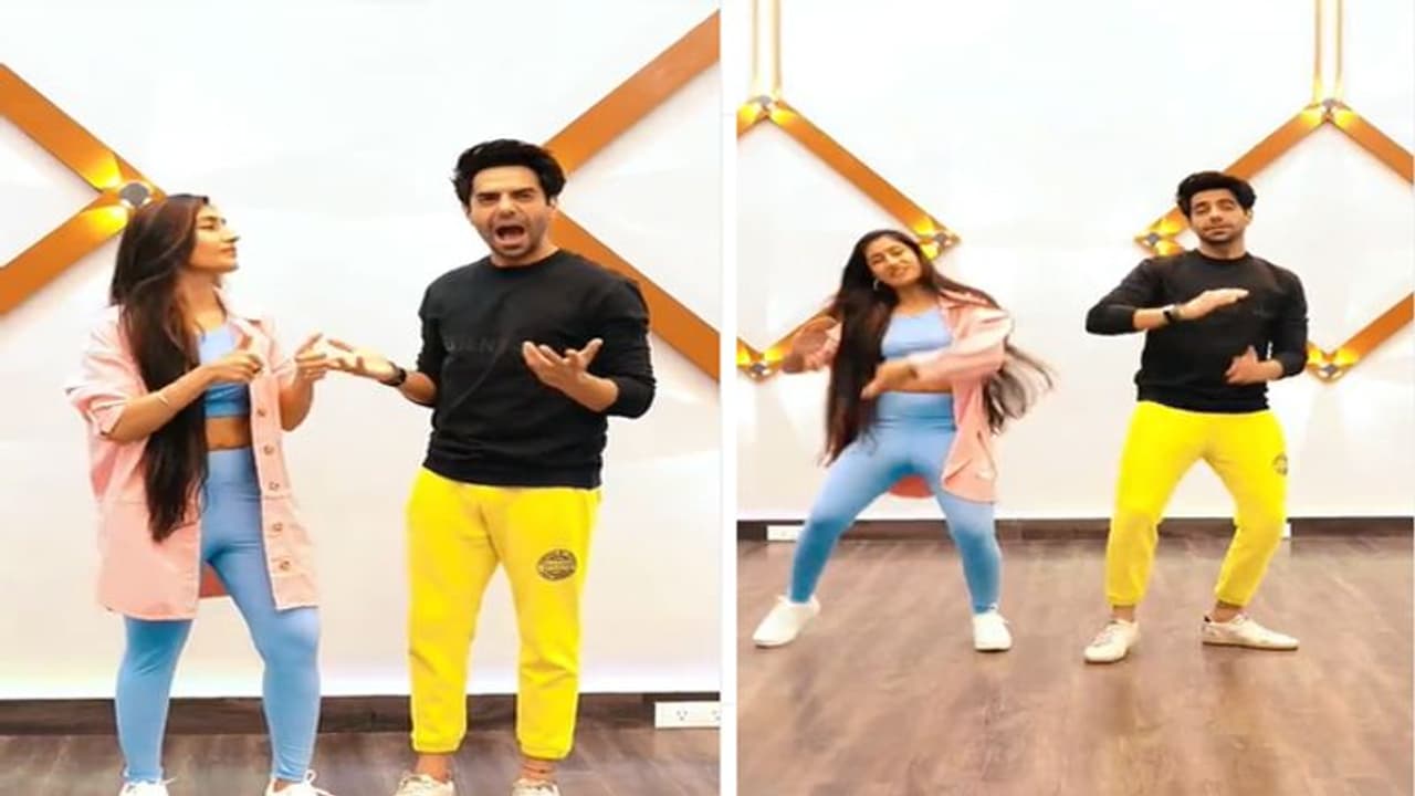 सोशल मीडिया पर वायरल हो रहा चहल की वाइफ का 'बसपन का प्यार', आयुष्मान खुराना के भाई संग लगाए ठुमके सोशल मीडिया पर वायरल हो रहा चहल की वाइफ का 'बसपन का प्यार', आयुष्मान खुराना के भाई संग लगाए ठुमके