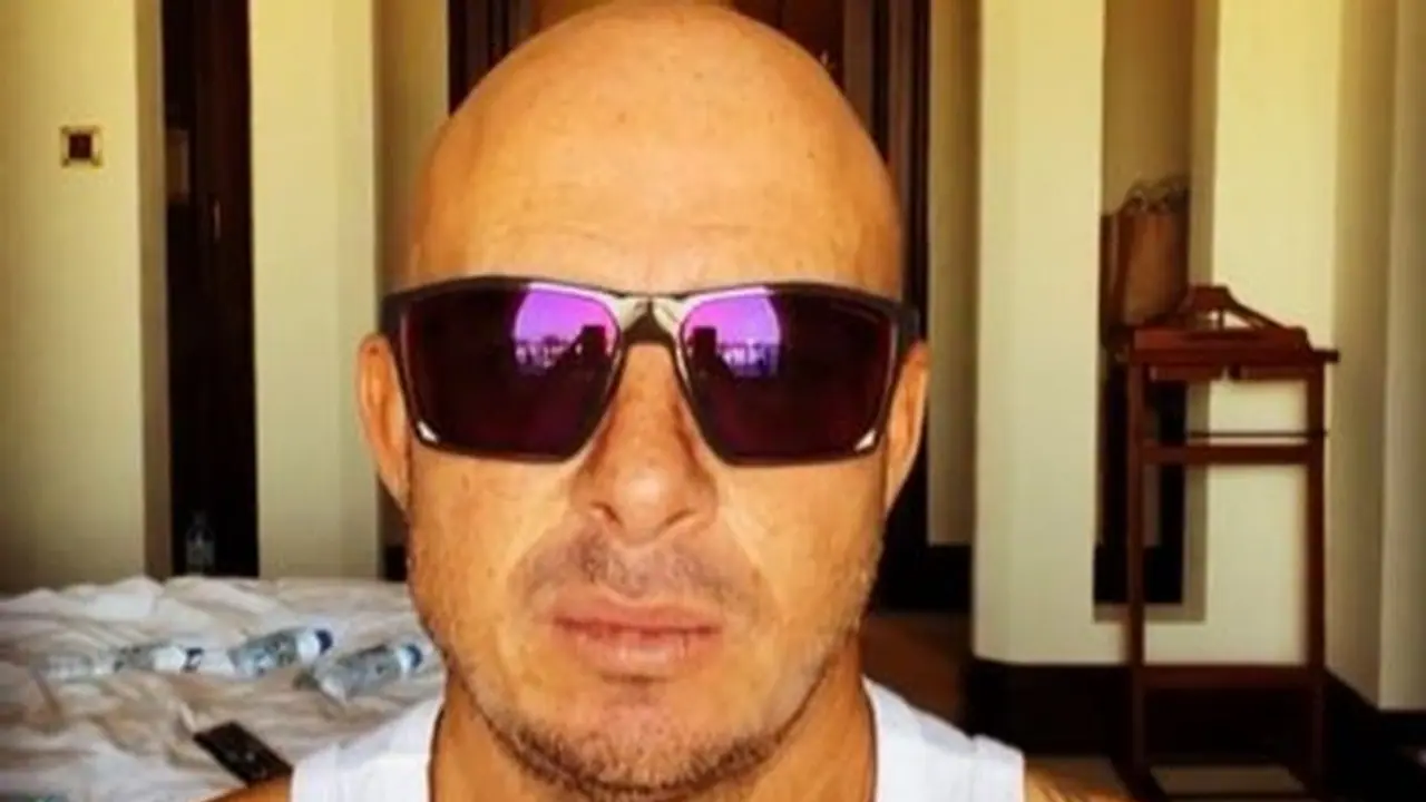 Herchelle Gibbs triggers India Pakistan war on social media over him joining Kashmir Premier League Herchelle Gibbs triggers India Pakistan war on social media over him joining Kashmir Premier League