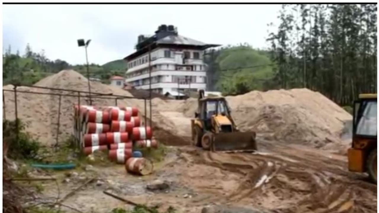 കോടതി വിധി ലംഘിച്ച് അനധികൃത നിര്മ്മാണം; ഇടുക്കിയില് സിപിഎമ്മിനെതിരെ സിപിഐ ജില്ലാ കമ്മറ്റി കോടതി വിധി ലംഘിച്ച് അനധികൃത നിര്മ്മാണം; ഇടുക്കിയില് സിപിഎമ്മിനെതിരെ സിപിഐ ജില്ലാ കമ്മറ്റി