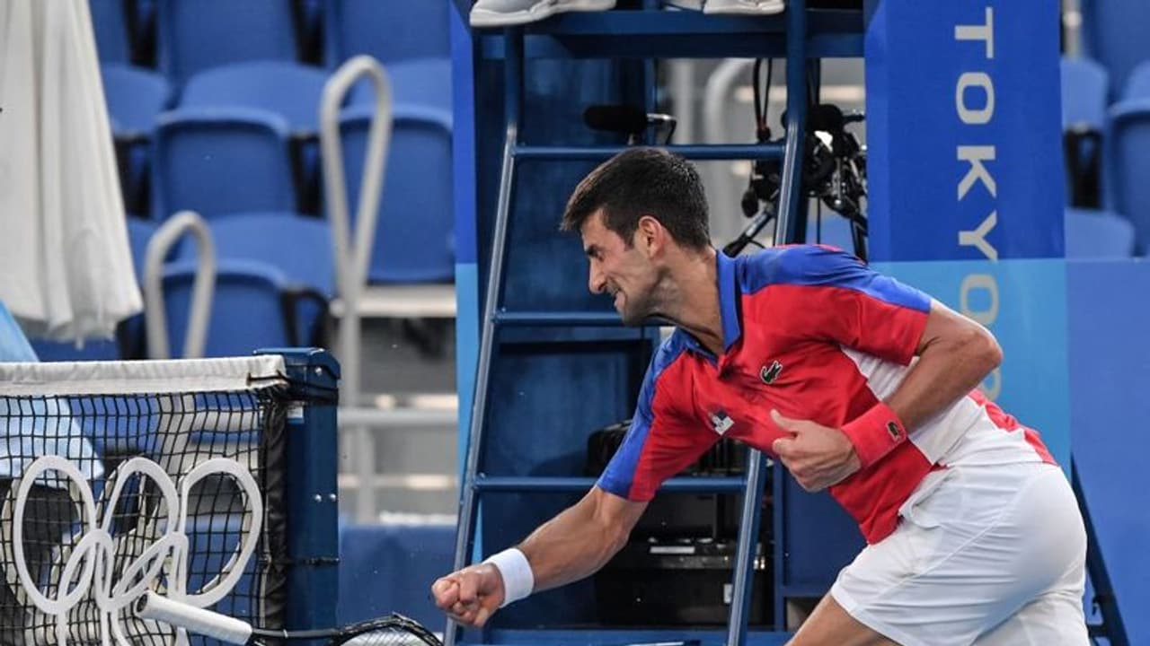 ഒളിംപിക്സില് വെങ്കല മെഡലുമില്ല; രോഷമടക്കനാവാതെ റാക്കറ്റ് തല്ലിയൊടിച്ച് ജോക്കോവിച്ച് ഒളിംപിക്സില് വെങ്കല മെഡലുമില്ല; രോഷമടക്കനാവാതെ റാക്കറ്റ് തല്ലിയൊടിച്ച് ജോക്കോവിച്ച്