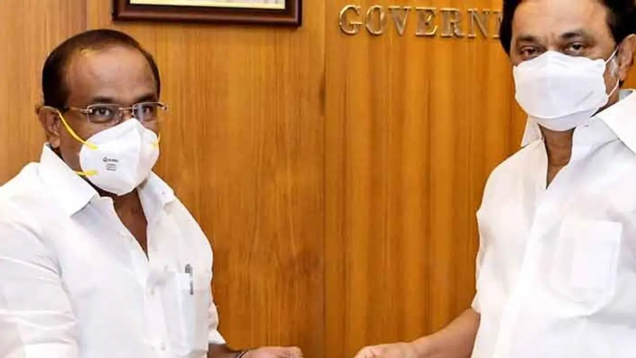 அந்த மண்வெட்டியை கொடுப்பா.. கோவை செம்மொழி பூங்காவில் களத்தில் இறங்கிய அமைச்சர்.. மிரண்டு போன அதிகாரிகள்.!