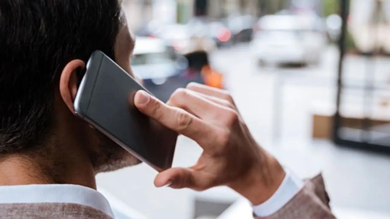 ಮೊದಲ ಮೊಬೈಲ್ ಕರೆಗೆ 50 ವರ್ಷ ಪೂರ್ಣ: ಪ್ರತಿಸ್ಪರ್ಧಿ ಕಂಪನಿ ಸಿಬ್ಬಂದಿಗೆ ಫಸ್ಟ್ ಕಾಲ್ ಮಾಡಿದ್ದ ಕೂಪರ್ ಮೊದಲ ಮೊಬೈಲ್ ಕರೆಗೆ 50 ವರ್ಷ ಪೂರ್ಣ: ಪ್ರತಿಸ್ಪರ್ಧಿ ಕಂಪನಿ ಸಿಬ್ಬಂದಿಗೆ ಫಸ್ಟ್ ಕಾಲ್ ಮಾಡಿದ್ದ ಕೂಪರ್