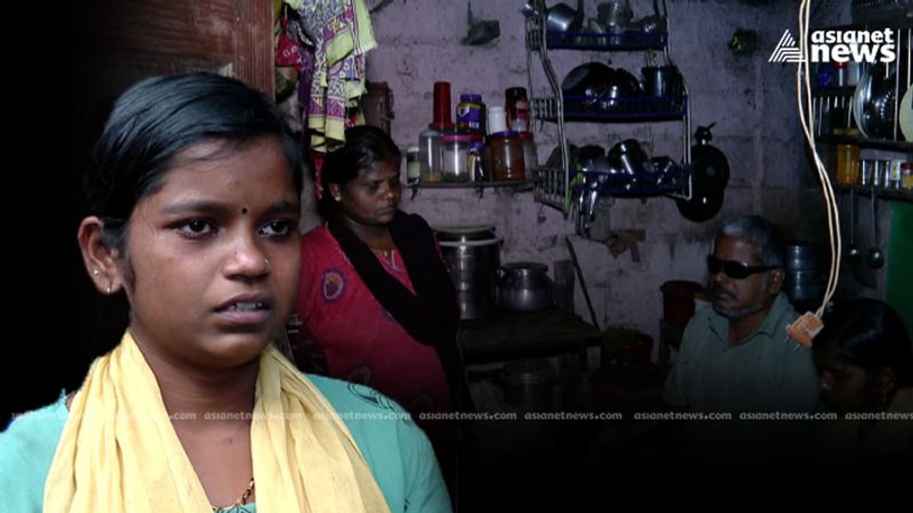 ദുരിതക്കയത്തിലും വിജയത്തിളക്കവുമായി ദുർഗാലക്ഷ്മി; അച്ഛനെ നോക്കാനും സ്വന്തമായി ഒരു വീടുണ്ടാക്കാനും വേണം സഹായം