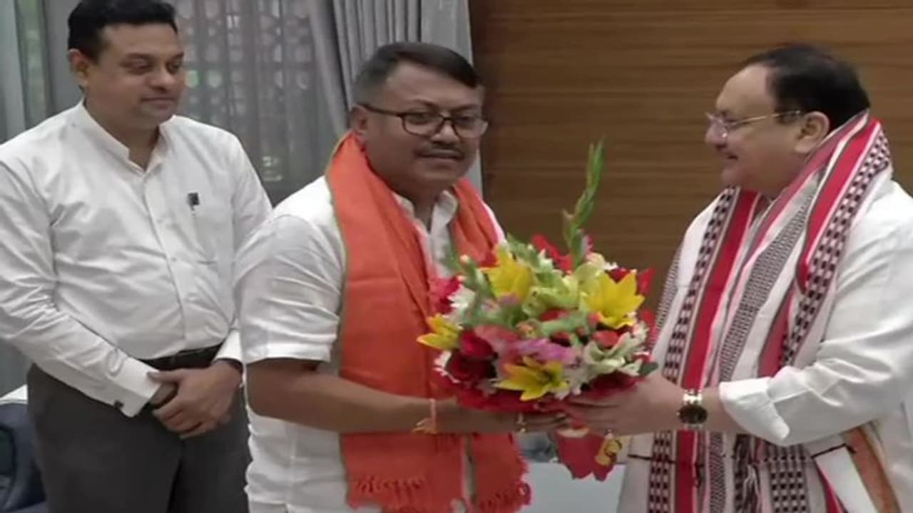 पूर्वाेत्तर में कांग्रेस को झटकाः मणिपुर कांग्रेस के पूर्व अध्यक्ष गोविंददास ने थामा बीजेपी का दामन पूर्वाेत्तर में कांग्रेस को झटकाः मणिपुर कांग्रेस के पूर्व अध्यक्ष गोविंददास ने थामा बीजेपी का दामन