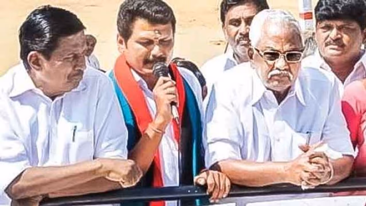 ரூ.197 கோடி சொத்துகள் ஏலம்..! தவிக்கும் கே.சி.பழனிச்சாமி..! விசாரித்து ஒதுங்கிய மேலிடம்..! ரூ.197 கோடி சொத்துகள் ஏலம்..! தவிக்கும் கே.சி.பழனிச்சாமி..! விசாரித்து ஒதுங்கிய மேலிடம்..!