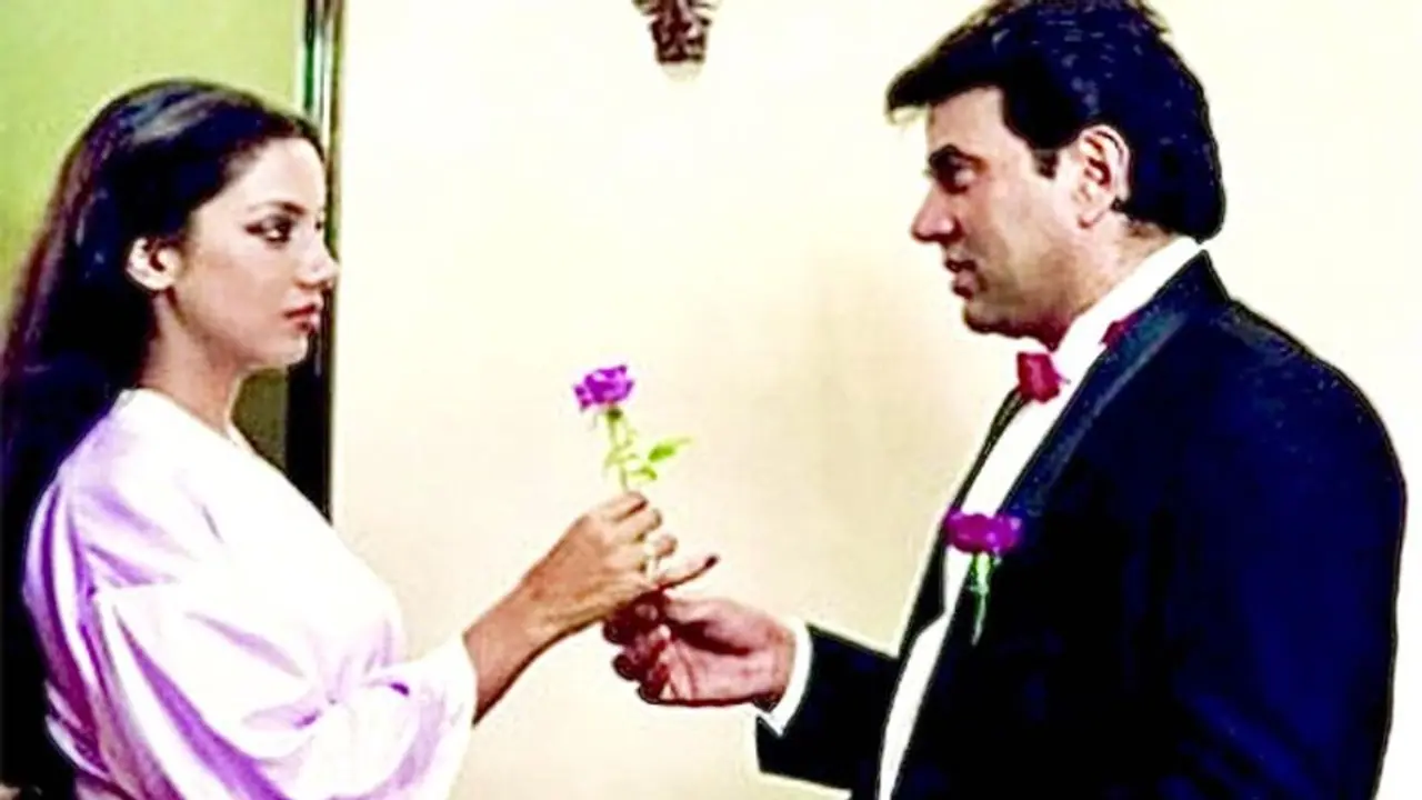 शबाना आजमी को गुलाब देते दिखे धर्मेन्द्र, कहा उनके साथ बनते बनते एक तस्वीर अधूरी रह गई शबाना आजमी को गुलाब देते दिखे धर्मेन्द्र, कहा उनके साथ बनते बनते एक तस्वीर अधूरी रह गई