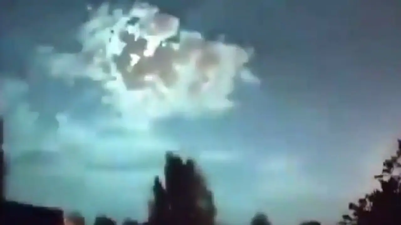 Strange meteor explosion turns the sky green in Turkey; netizens baffled