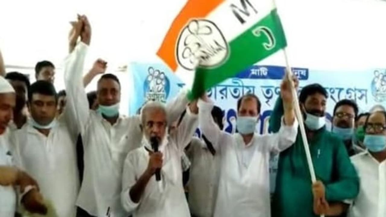 মুর্শিদাবাদে কংগ্রেসে বড় ধস, অধীরের দিল্লি থাকার সুযোগে হাত বাড়ত তৃণমূল মুর্শিদাবাদে কংগ্রেসে বড় ধস, অধীরের দিল্লি থাকার সুযোগে হাত বাড়ত তৃণমূল