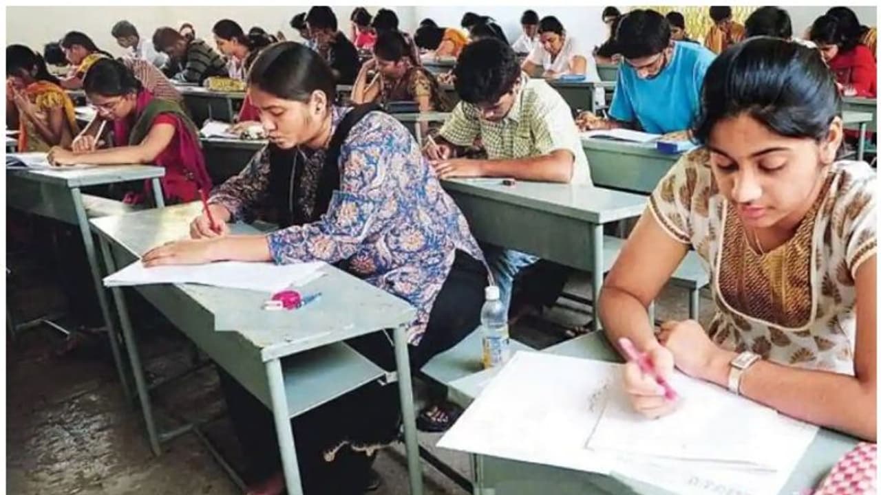 ദ്വിവത്സര സിവിൽ സർവീസ് പ്രിലിംസ് കം മെയിൻസ് കോഴ്സ് ക്ലാസ്സുകൾ ആരംഭിക്കുന്നു ദ്വിവത്സര സിവിൽ സർവീസ് പ്രിലിംസ് കം മെയിൻസ് കോഴ്സ് ക്ലാസ്സുകൾ ആരംഭിക്കുന്നു